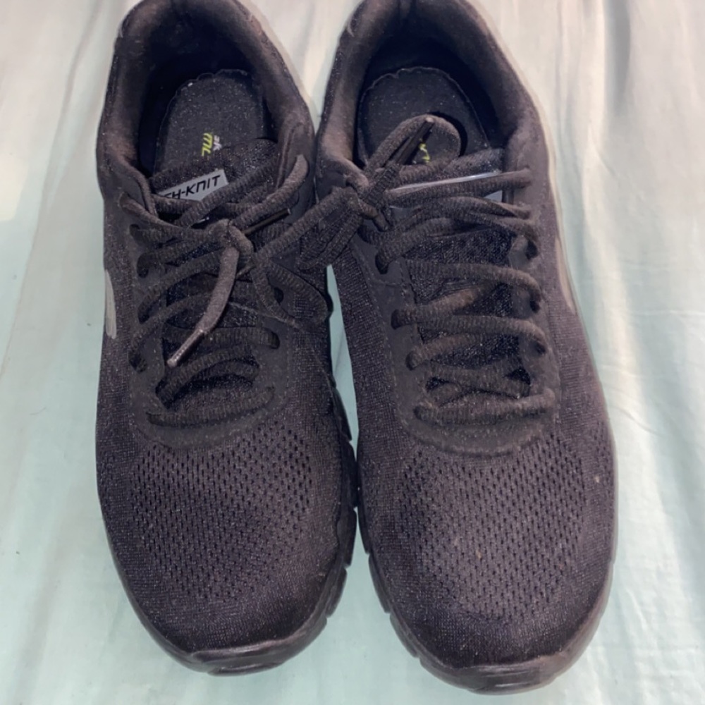 Black tennis shoes!!
